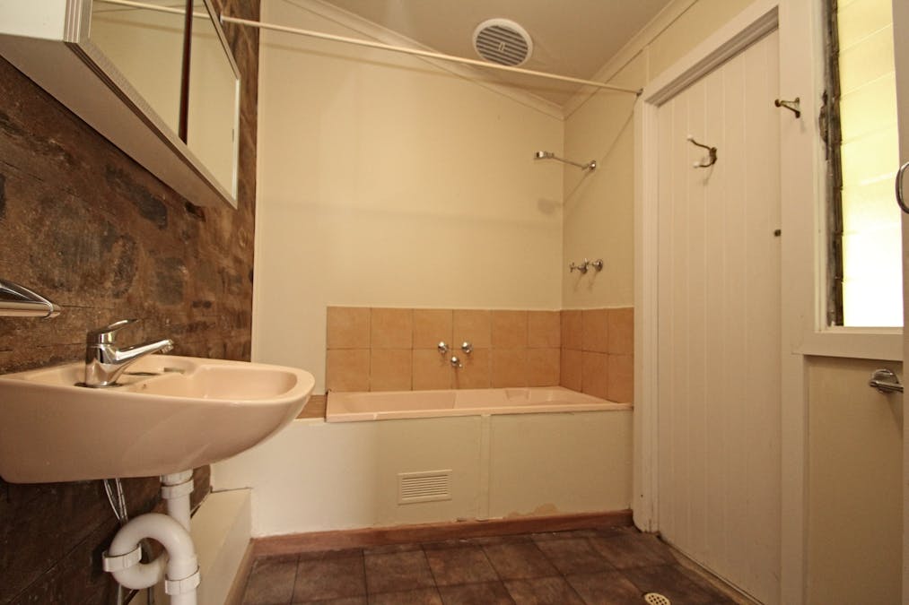 11 Kingston Street, Burra, SA, 5417 - Image 21