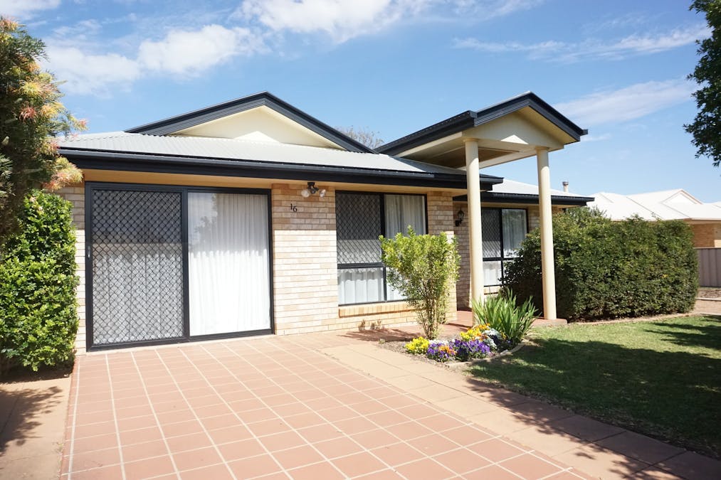 16 Taylor Street, St George, QLD, 4487 - Image 1