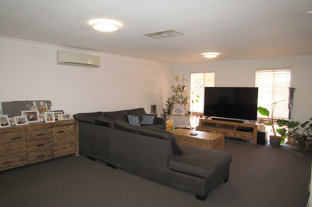 42 Jackson Way, Merredin, WA, 6415 - Image 1