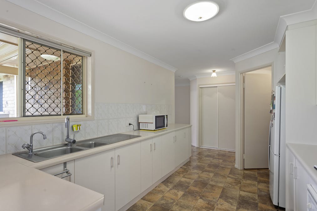 10 Tulip Court, Middle Ridge, QLD, 4350 - Image 8