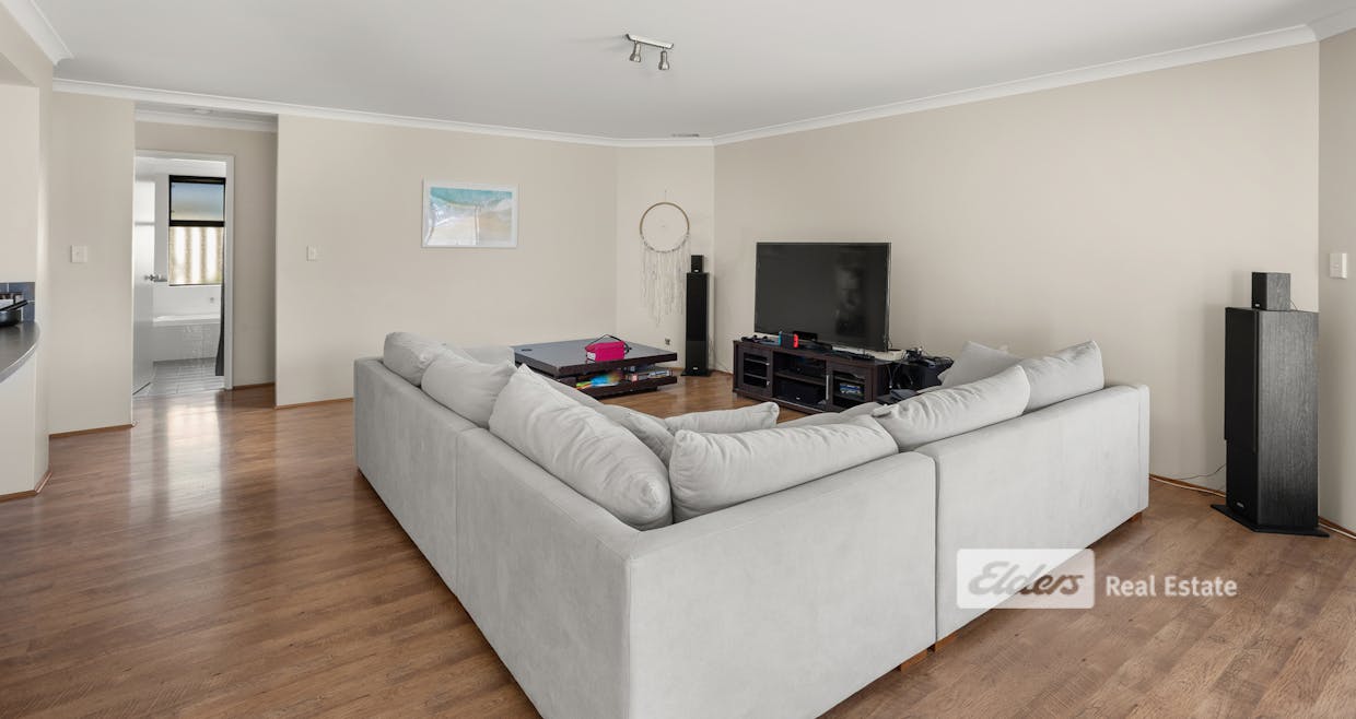 4 Howitt Way, Dalyellup, WA, 6230 - Image 1