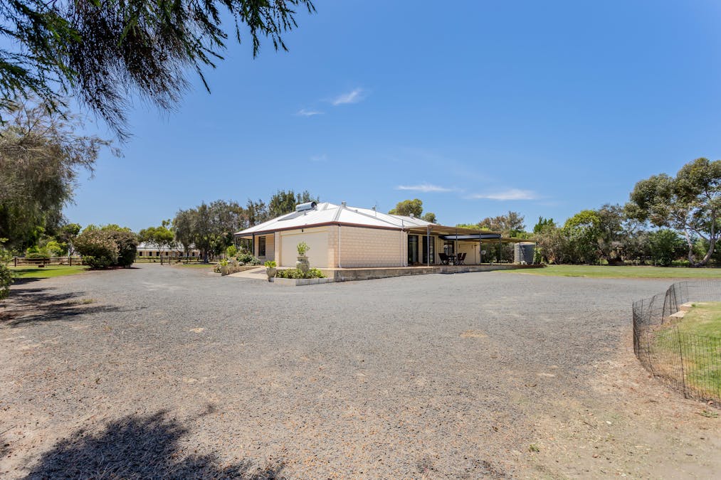 22 Britza Avenue, Roelands, WA, 6226 - Image 32