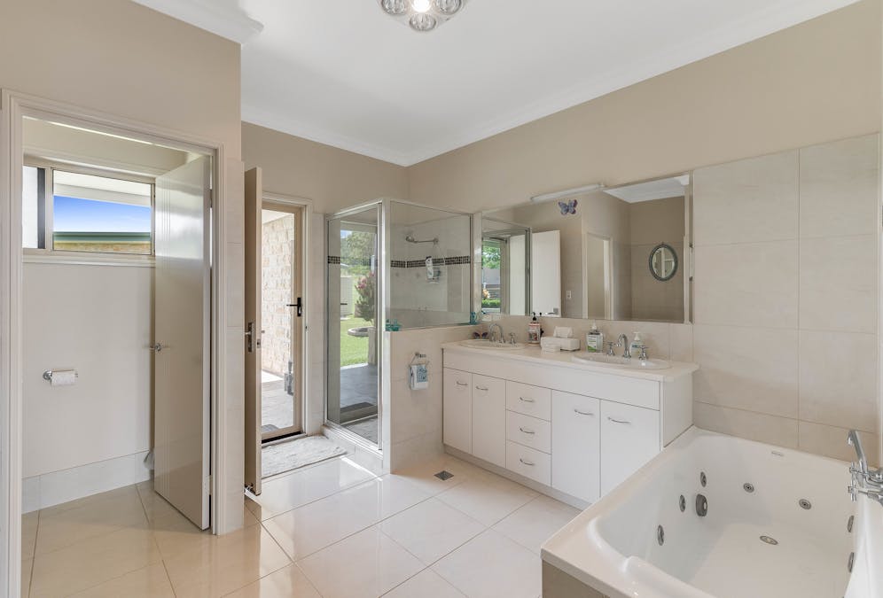 269 Jones Road, Withcott, QLD, 4352 - Image 21