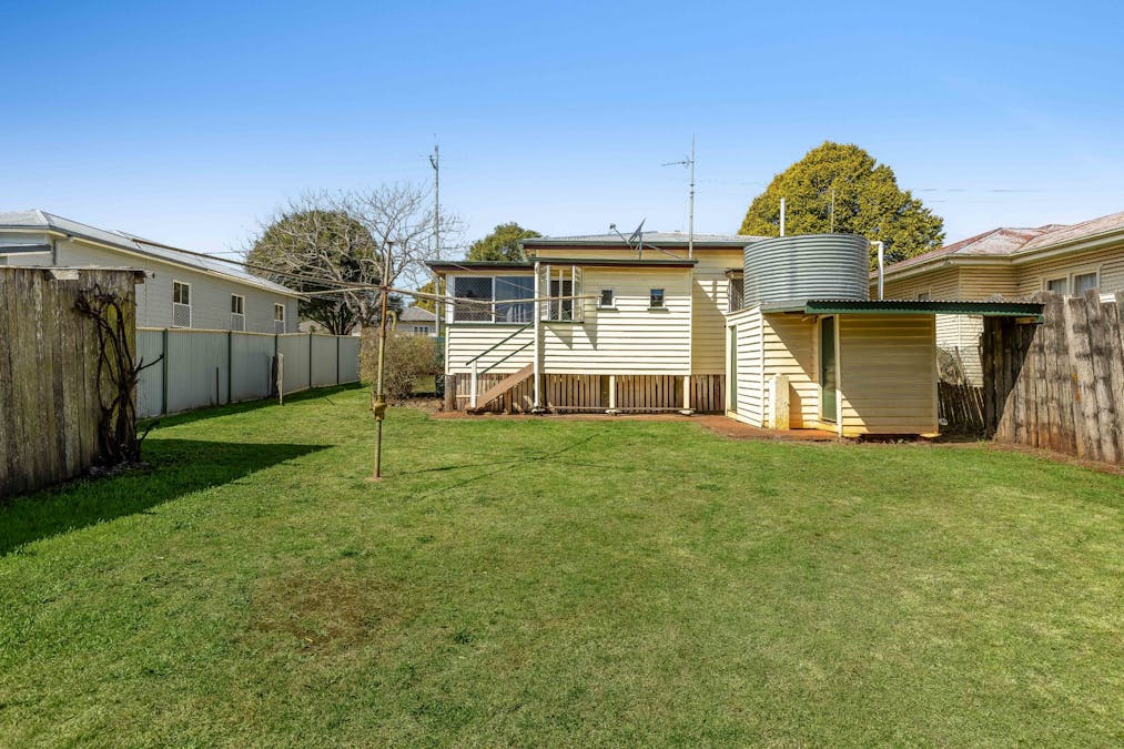35 Haig Street, South Toowoomba, QLD, 4350 - Image 9