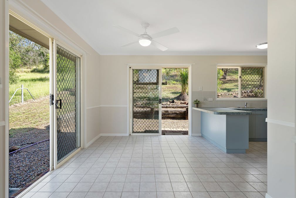 9 Logan Court, Plainland, QLD, 4341 - Image 5