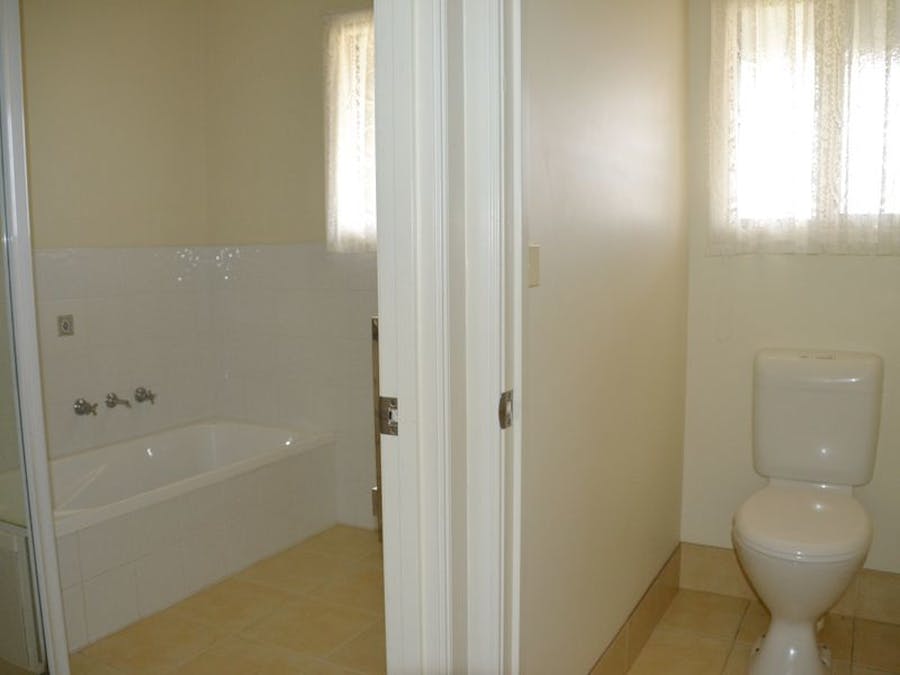 10 Uren Court, Hamilton, VIC, 3300 - Image 4