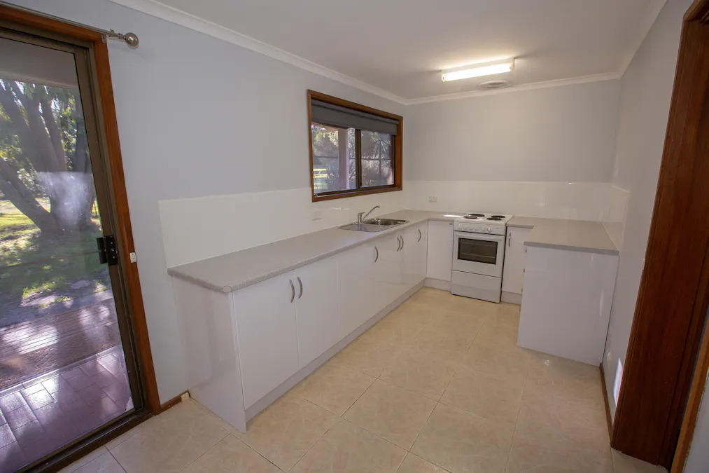 189 Gordon Street, Naracoorte, SA, 5271 - Image 2