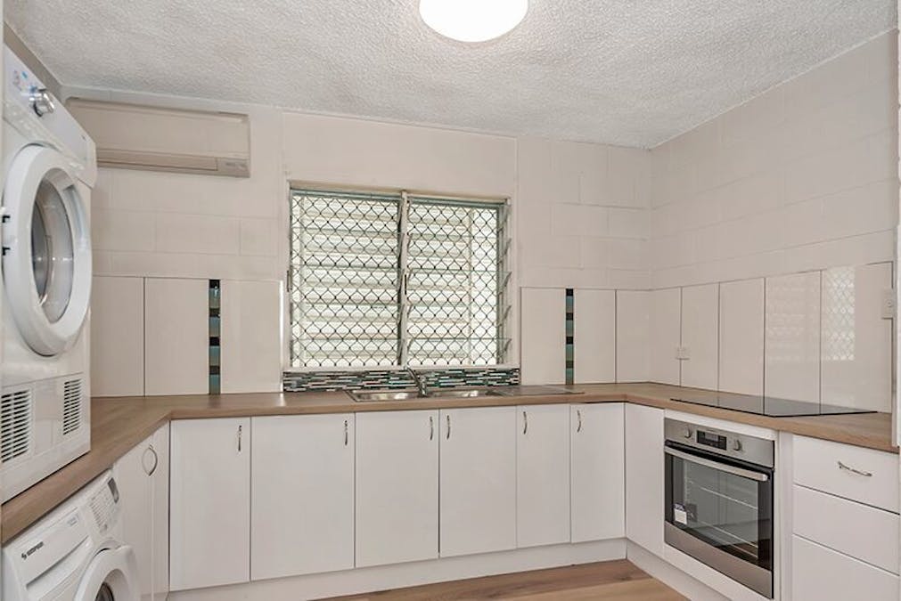 6/104 The Strand, North Ward, QLD, 4810 - Image 2