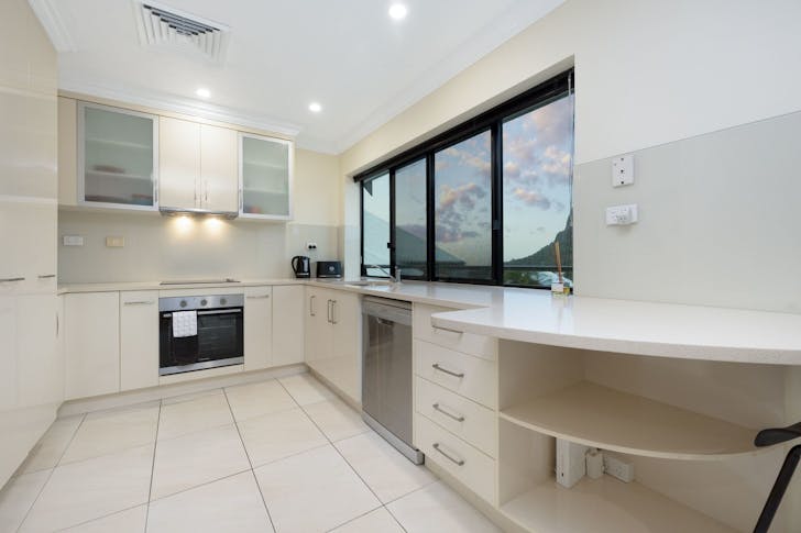 2/23 Balmoral Drive, Castle Hill, QLD, 4810