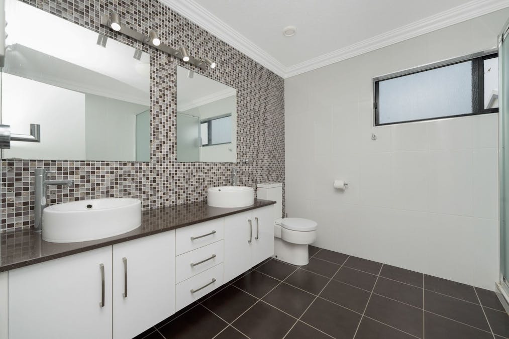 2/23 Balmoral Drive, Castle Hill, QLD, 4810 - Image 3