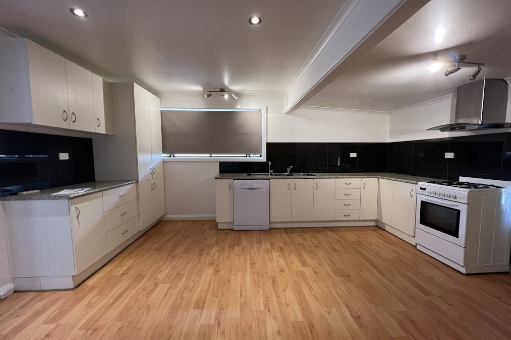 6 Trangmar Street, Coleraine, VIC, 3315 - Image 3