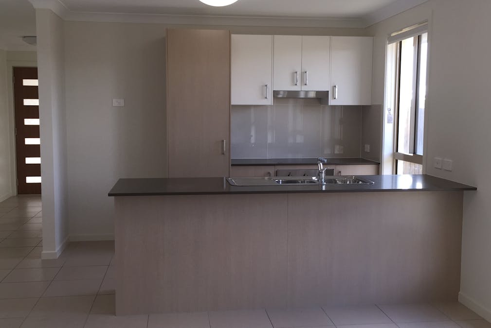 17 Yanuca Street, Burdell, QLD, 4818 - Image 2