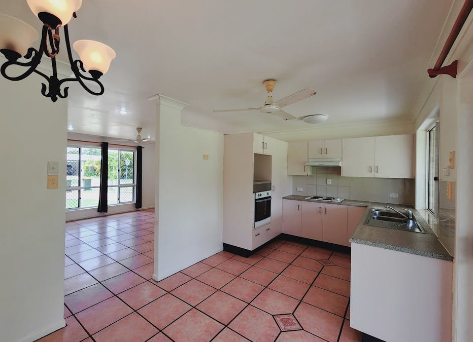 10 Amanda Avenue, Rasmussen, QLD, 4815 - Image 3