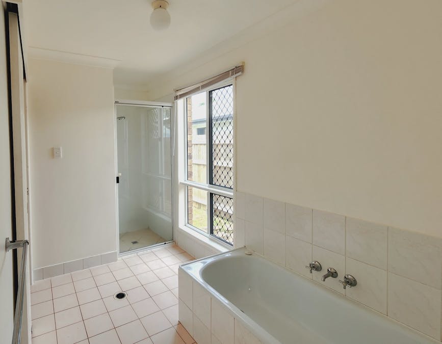 10 Amanda Avenue, Rasmussen, QLD, 4815 - Image 8