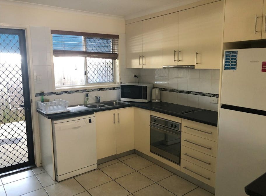 9/20 Short Street, South Gladstone, QLD, 4680 - Image 4