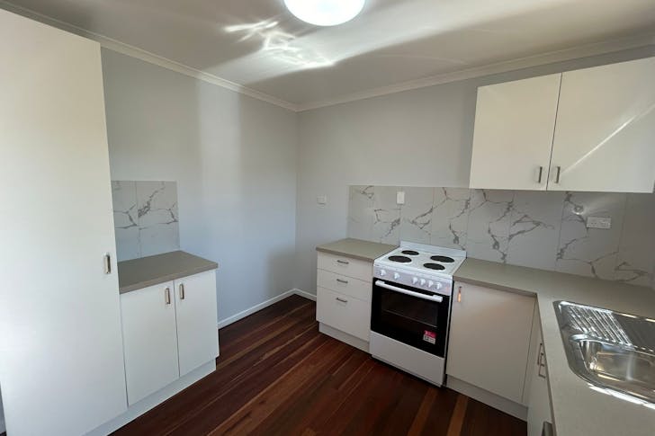 2/21 Walters Avenue, West Gladstone, QLD, 4680