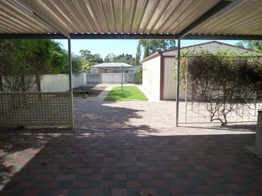8 Trenaman Crescent, Berri, SA, 5343 - Image 4