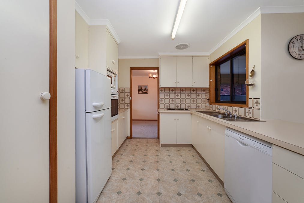 2 Lord Street, Hamilton, VIC, 3300 - Image 3
