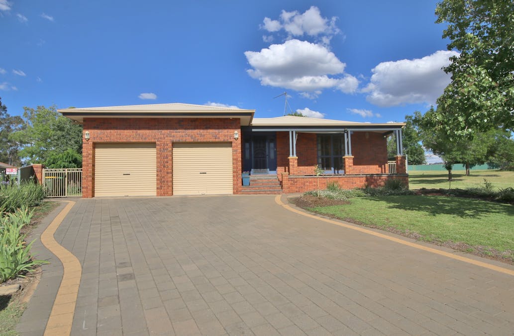 11 Grevillea Close, Dubbo, NSW, 2830 - Image 1