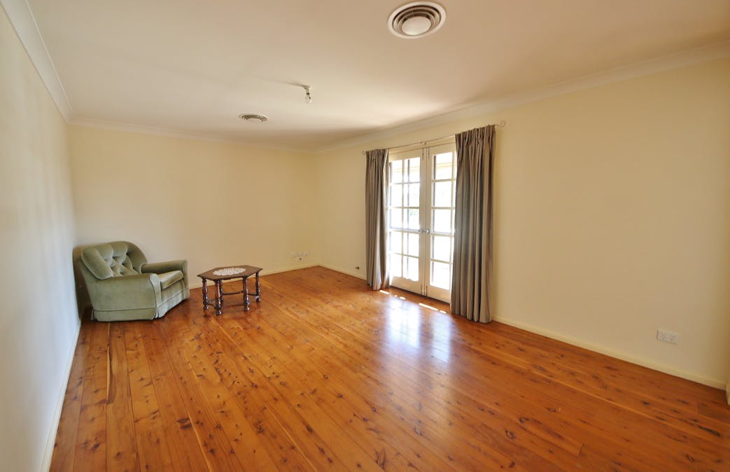 11 Grevillea Close, Dubbo, NSW, 2830 - Image 2
