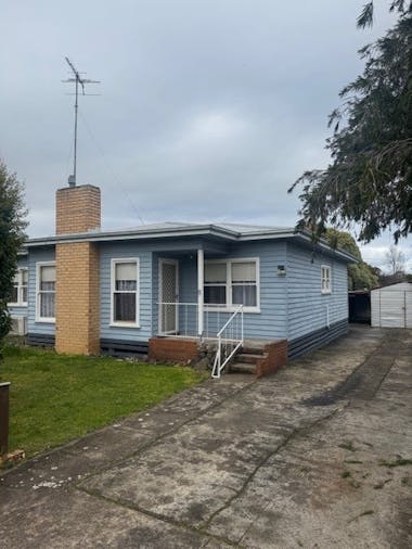 8 STRACHAN Street, Hamilton, VIC, 3300