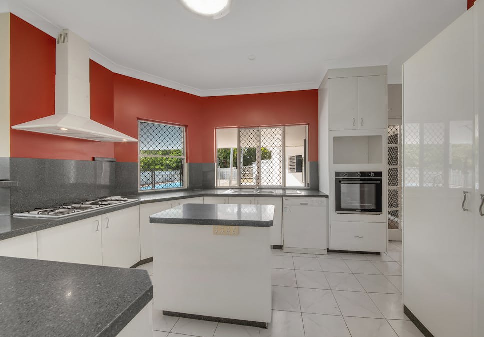 9 Dorset Close, New Auckland, QLD, 4680 - Image 4
