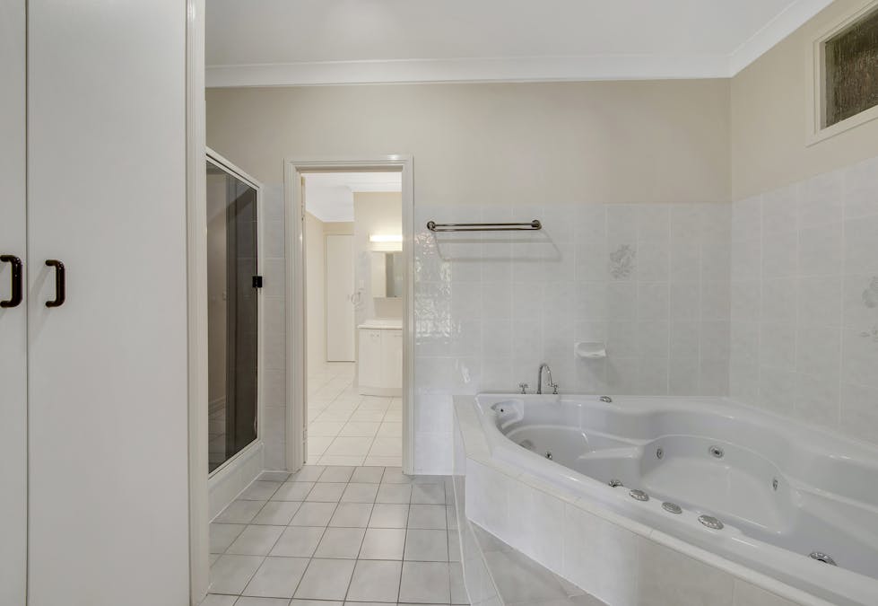 9 Dorset Close, New Auckland, QLD, 4680 - Image 9