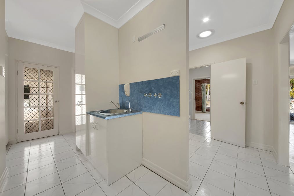 9 Dorset Close, New Auckland, QLD, 4680 - Image 11