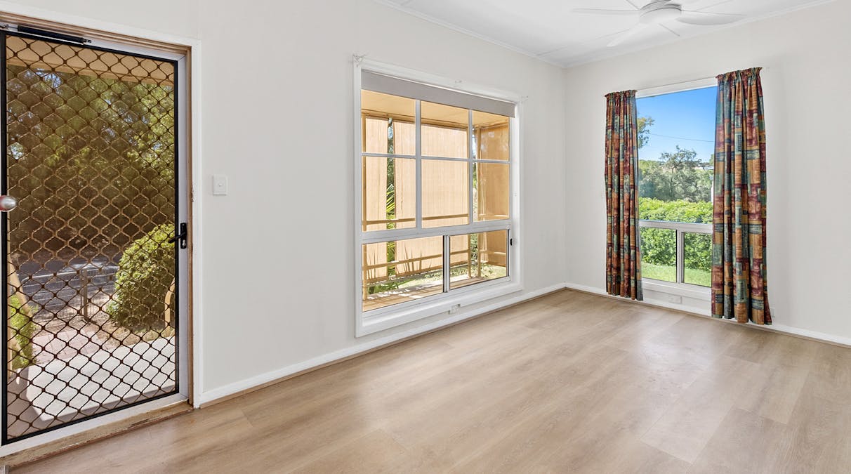 11 Parks Street, Burra, SA, 5417 - Image 2