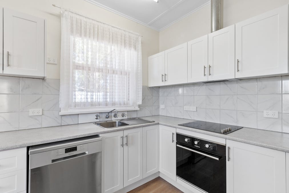 11 Parks Street, Burra, SA, 5417 - Image 3