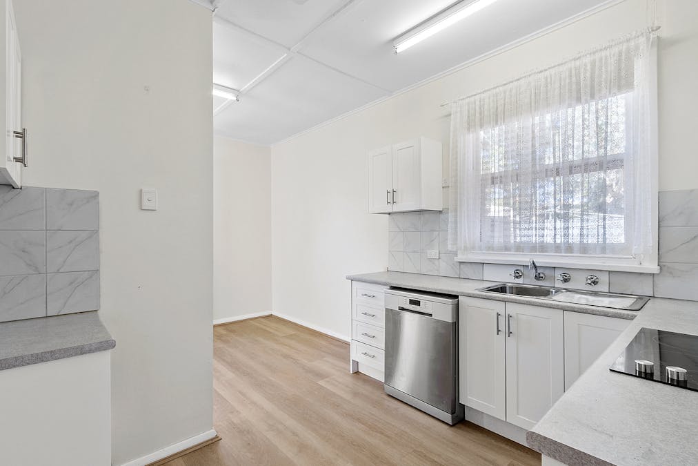 11 Parks Street, Burra, SA, 5417 - Image 5