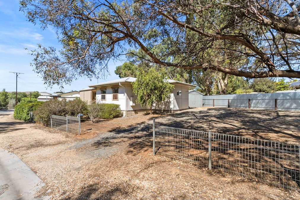 11 Parks Street, Burra, SA, 5417 - Image 15