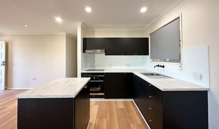 33 Bell Street, Walloon, QLD, 4306