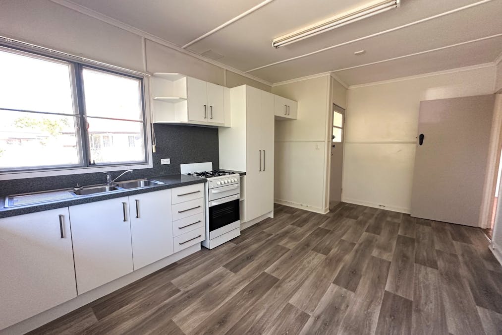 11 Avon Street, Leichhardt, QLD, 4305 - Image 3