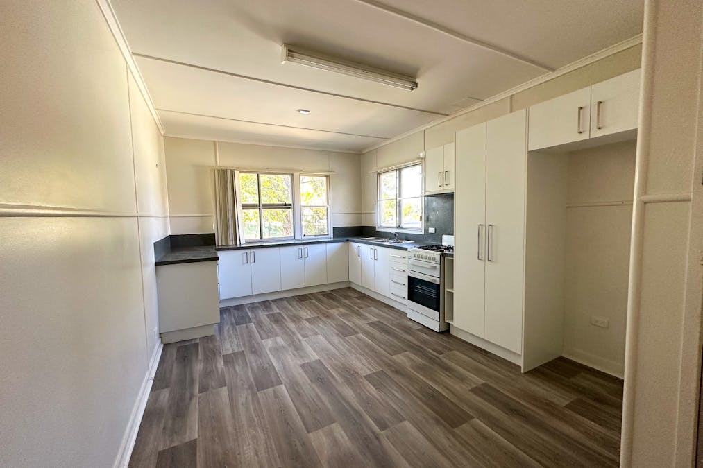 11 Avon Street, Leichhardt, QLD, 4305 - Image 4