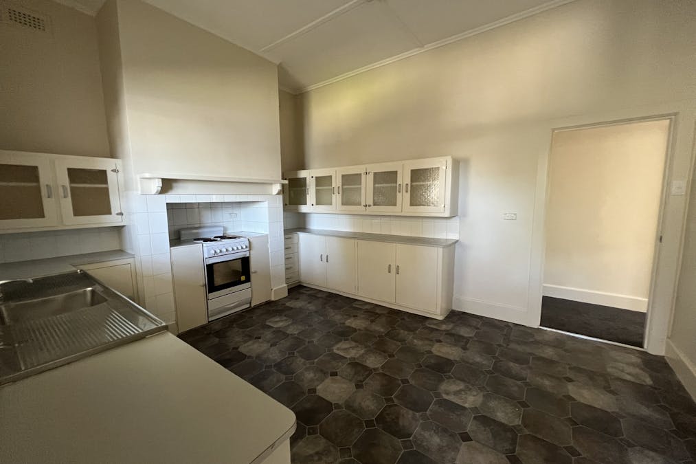 18 Wehl Street North , Mount Gambier, SA, 5290 - Image 5