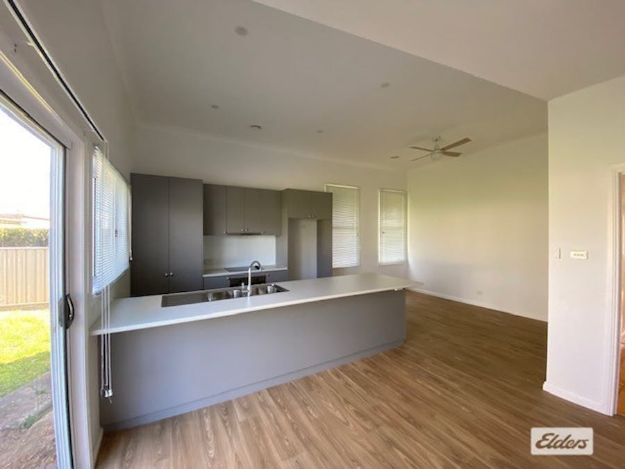 4 Francis Street, Hamilton, VIC, 3300 - Image 2