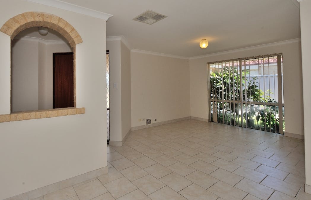 6 Manila Place, Warnbro, WA, 6169 - Image 2