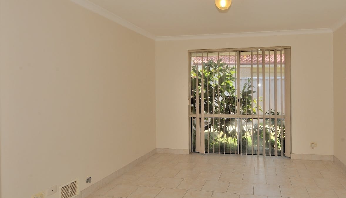 6 Manila Place, Warnbro, WA, 6169 - Image 4