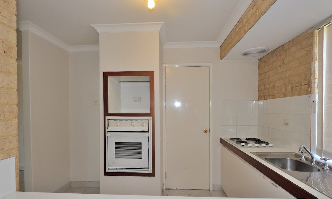 6 Manila Place, Warnbro, WA, 6169 - Image 8
