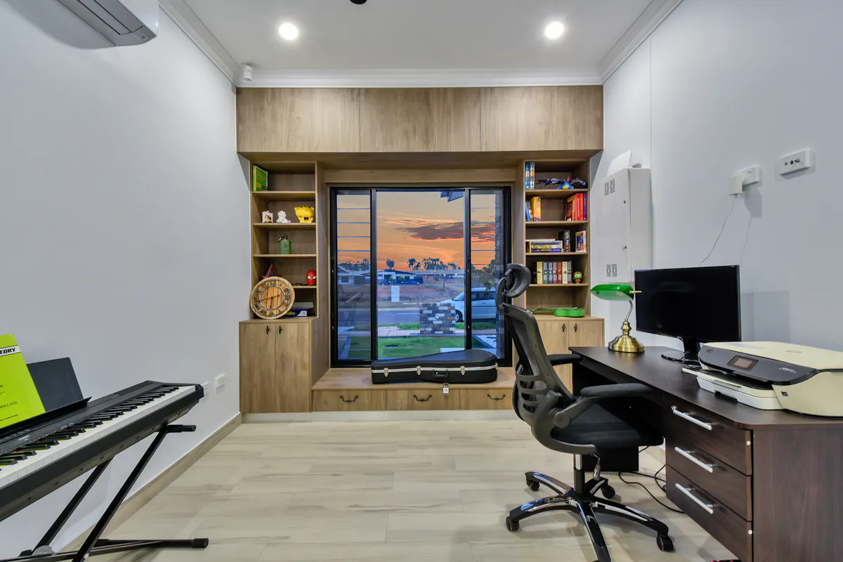 13 Letts Crescent — photo 8 of 14