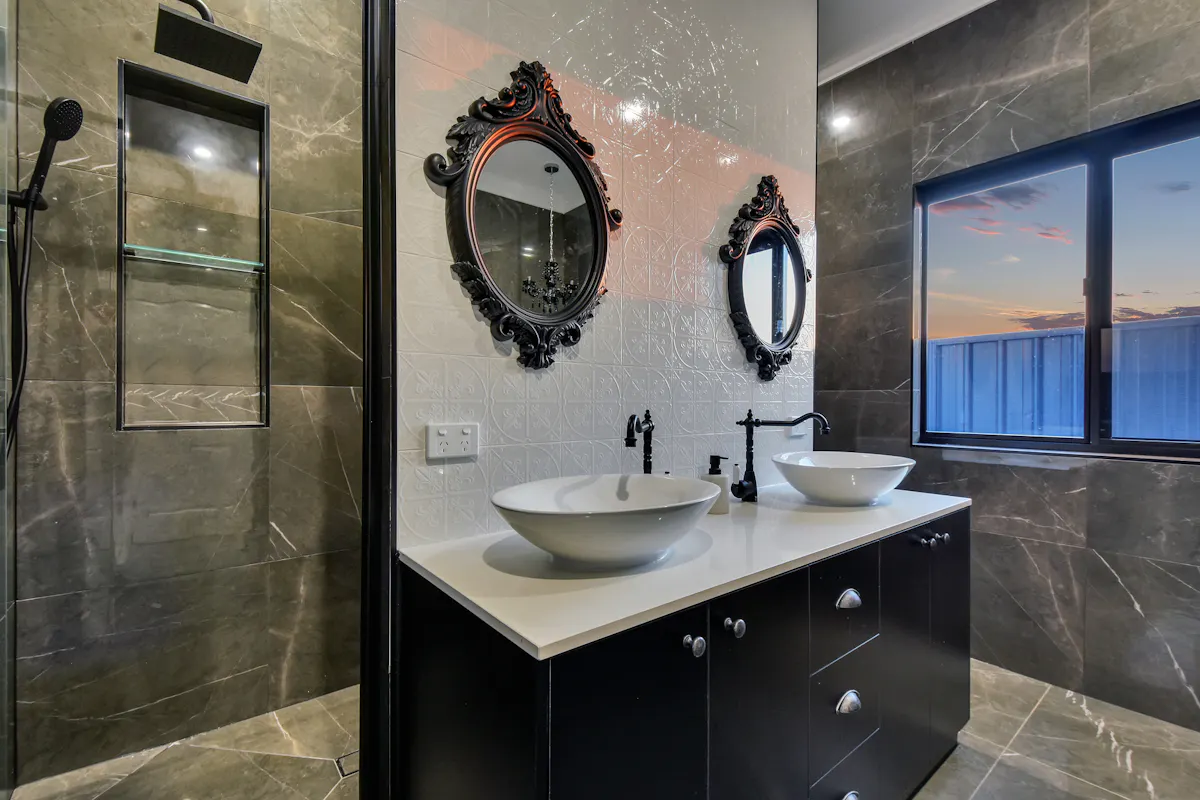13 Letts Crescent — photo 11 of 14