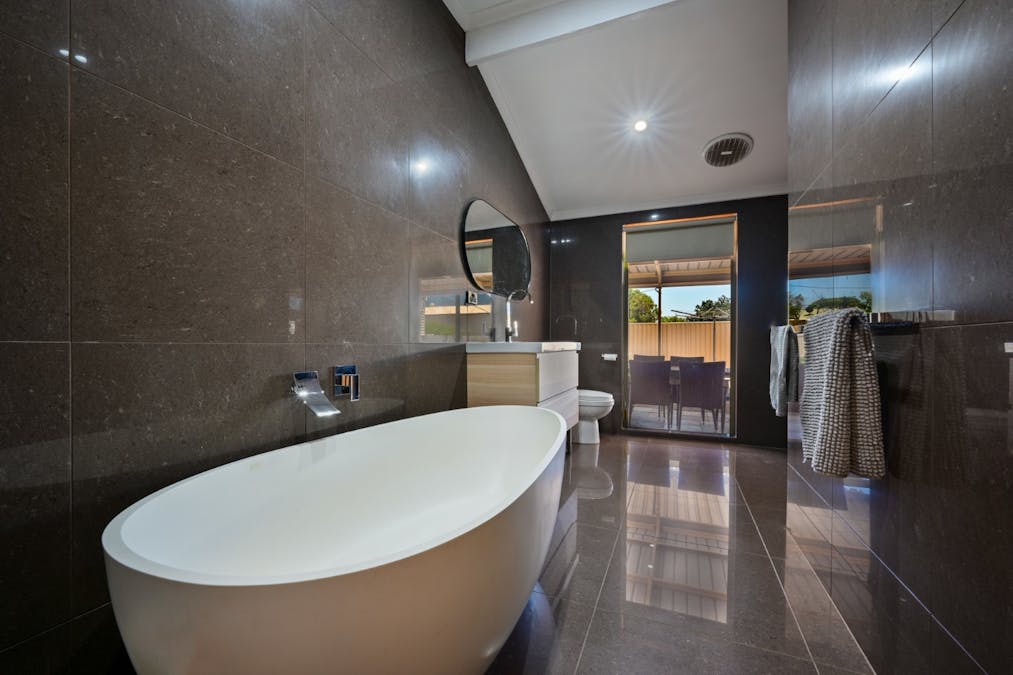 10 Townsend Crescent, Whyalla Norrie, SA, 5608 - Image 14