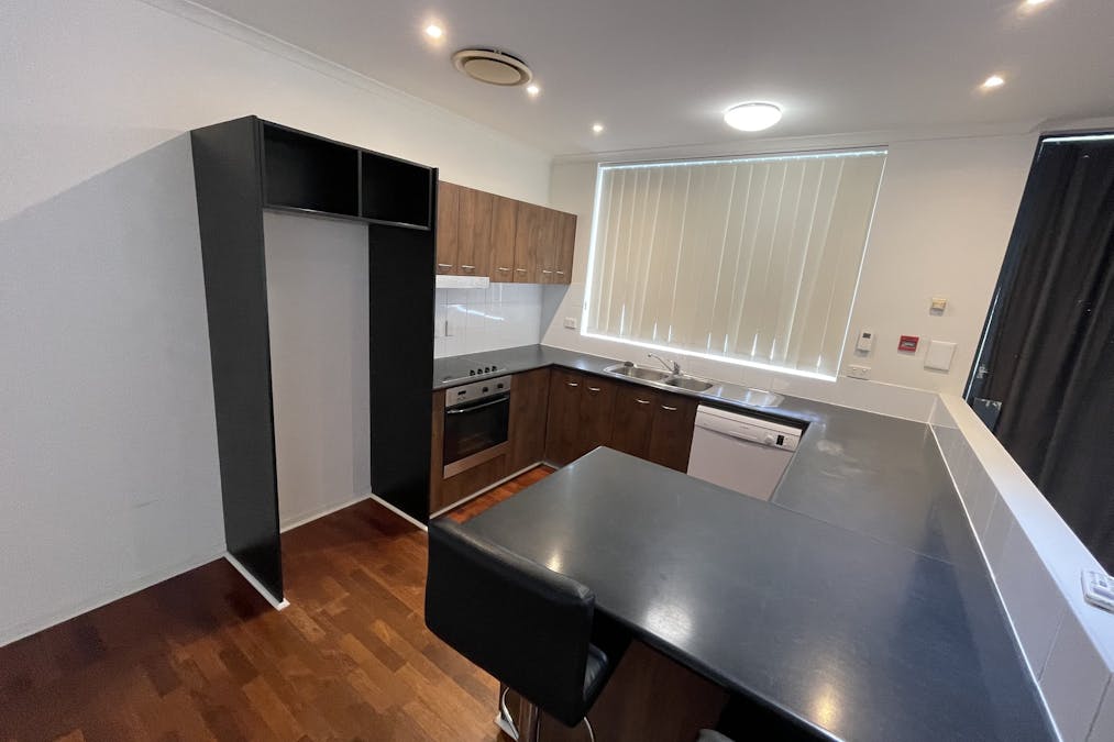 8/72 Goondoon Street, Gladstone Central, QLD, 4680 - Image 3