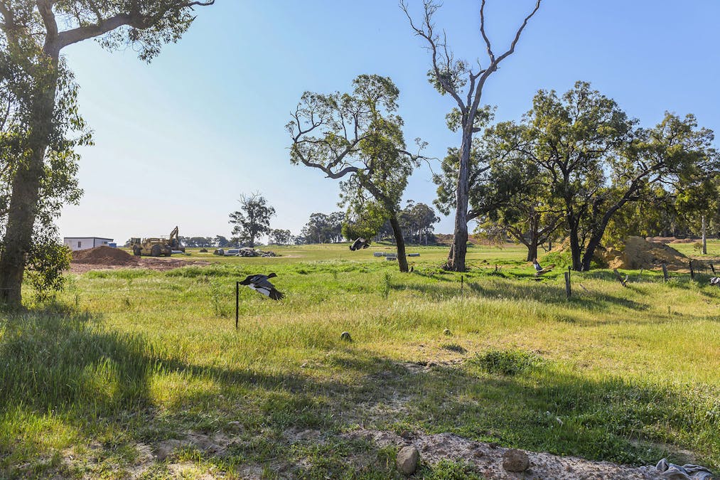 Guernsey Rise, Lower Chittering, WA, 6084 - Image 33