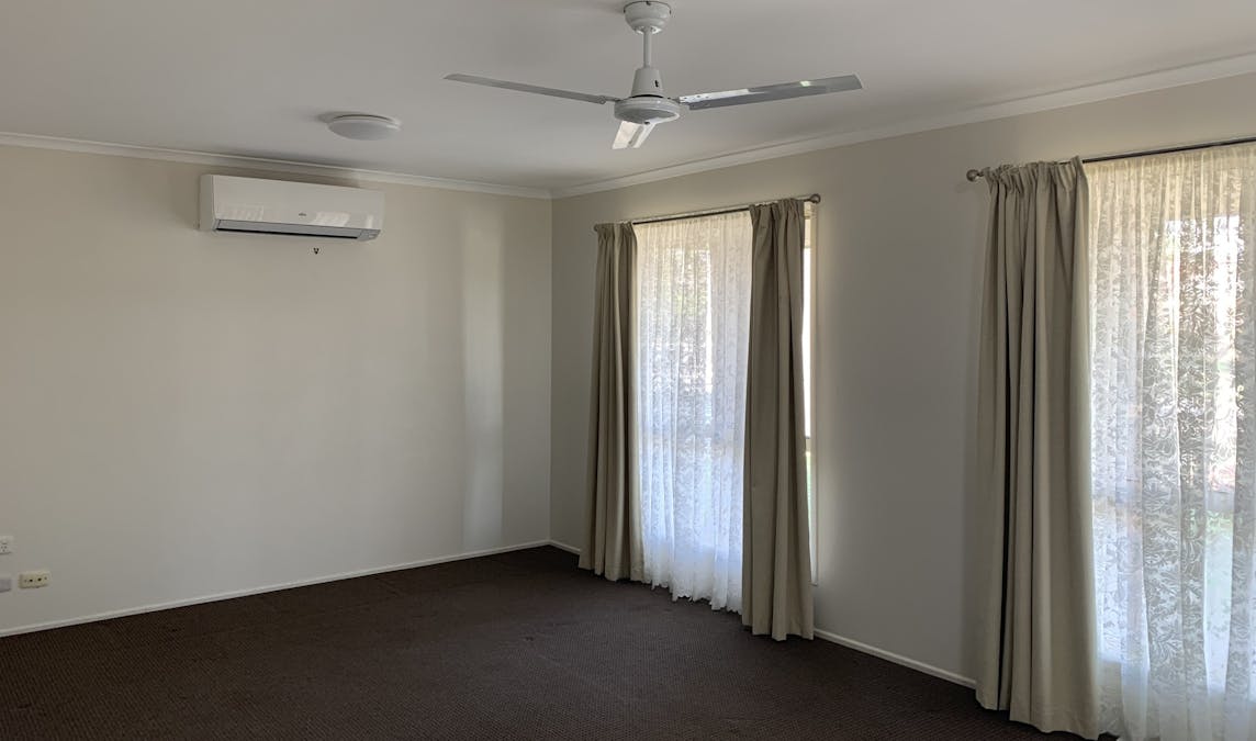 4 Weatherly Court, Clinton, QLD, 4680 - Image 2