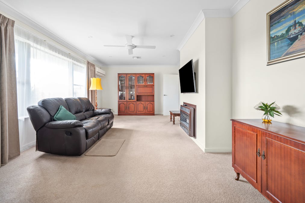 1 Arthur Street, Kingston Se, SA, 5275 - Image 2