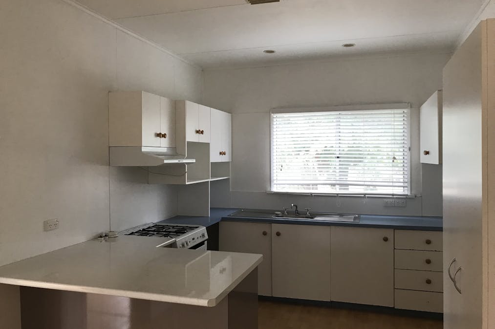 17 Wallace Street, Dalby, QLD, 4405 - Image 2