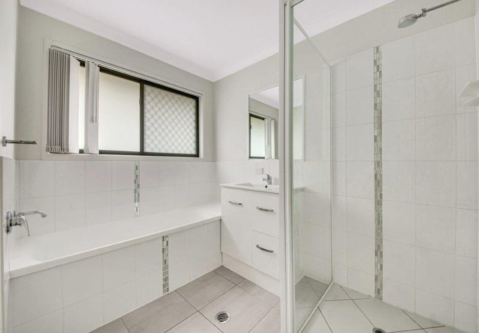 19 Deveney Drive, Kirkwood, QLD, 4680 - Image 6