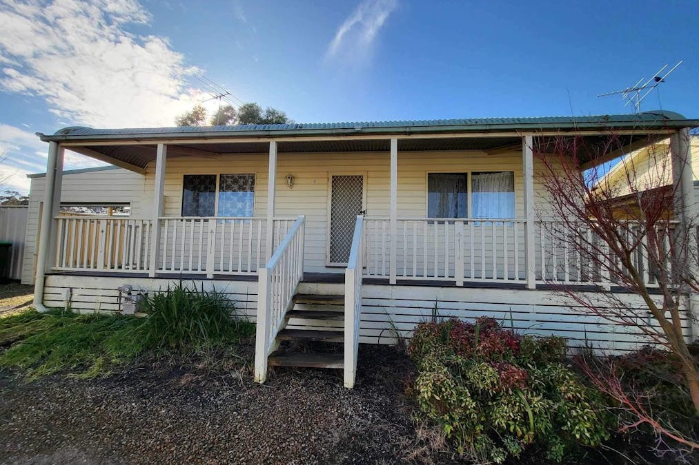 2/11 Uren Court, Hamilton, VIC, 3300 - Image 1